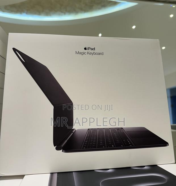 Apple - Magic Keyboard for iPad Pro 13‐Inch (M4) · Photo 3