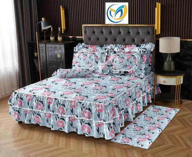 6 PCS Luxury Bedding Set (Available in Diff Colors · Photo 1