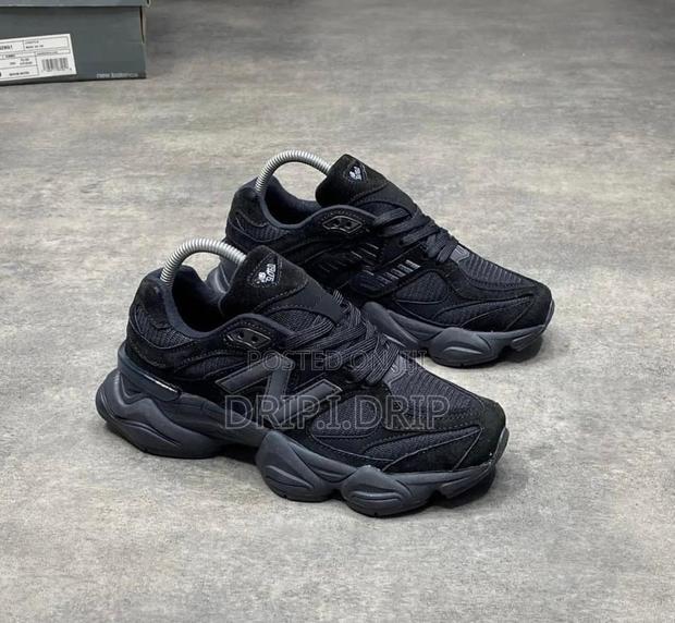 New Balance 9060” Black . Comes in Box . Highly Authentic · Photo 4