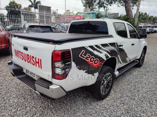 Mitsubishi L200 2022 White