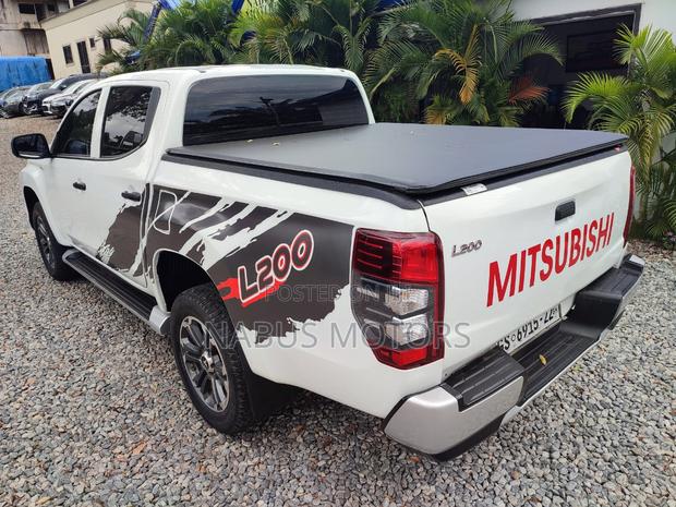 Mitsubishi L200 2022 White