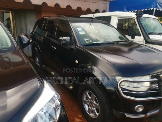 Mitsubishi Pajero 3.2 Di-Dc GLS 2011 Black photo 4