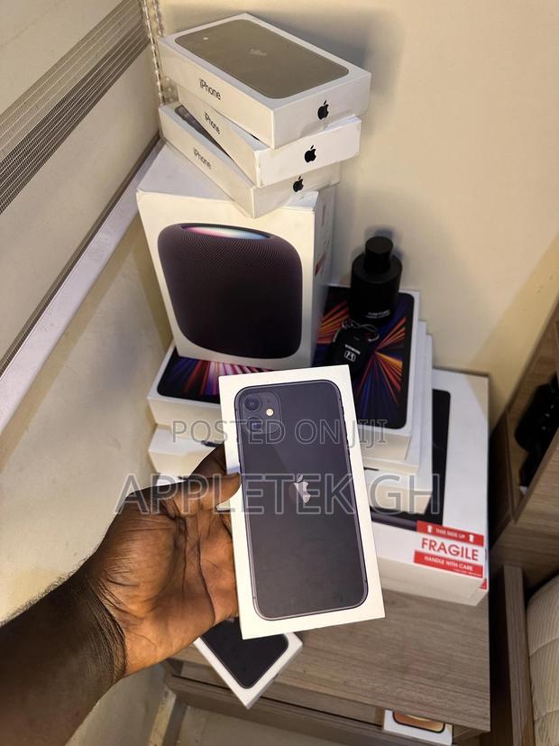 New Apple iPhone 11 64 GB Black photo 2