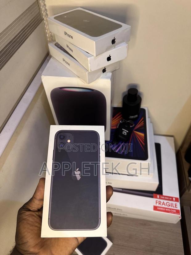 New Apple iPhone 11 64 GB Black photo 3