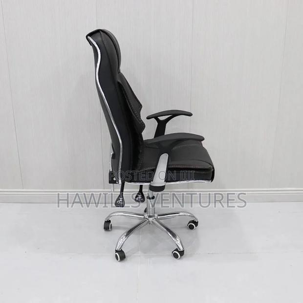 Office Leather Swivel Chair · Photo 1