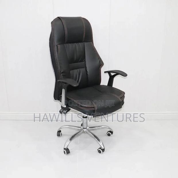 Office Leather Swivel Chair · Photo 2