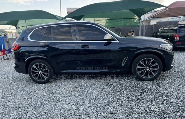 BMW X5 M50i AWD 2020 Black · Photo 3