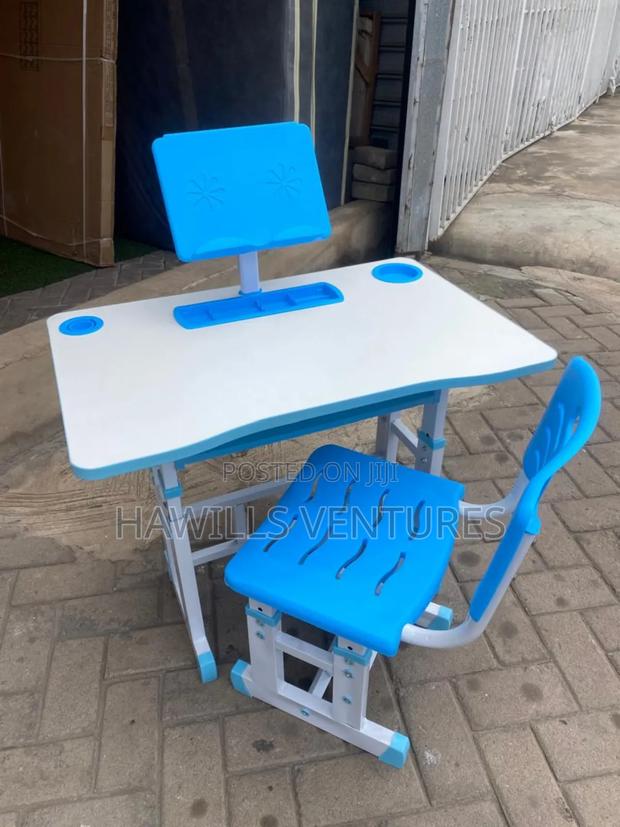 School Table and Chair · Photo 1