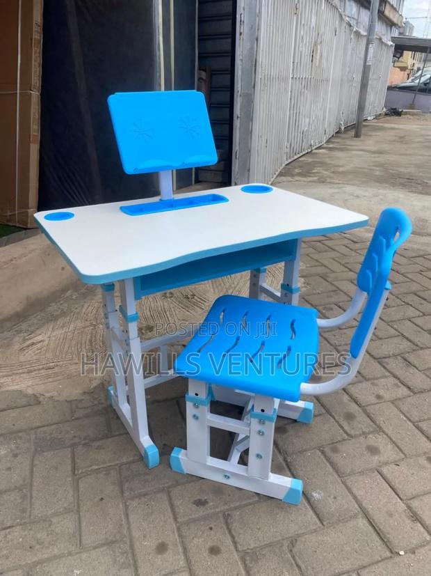 Children Table and Chair. · Photo 1
