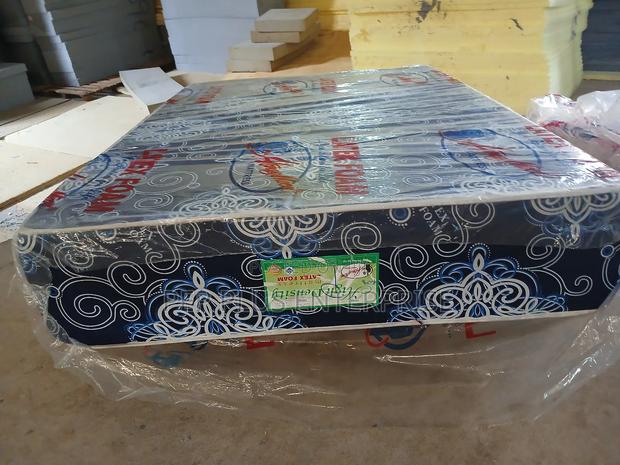 12 Inches Latex Foam High Density Double Mattress · Photo 2
