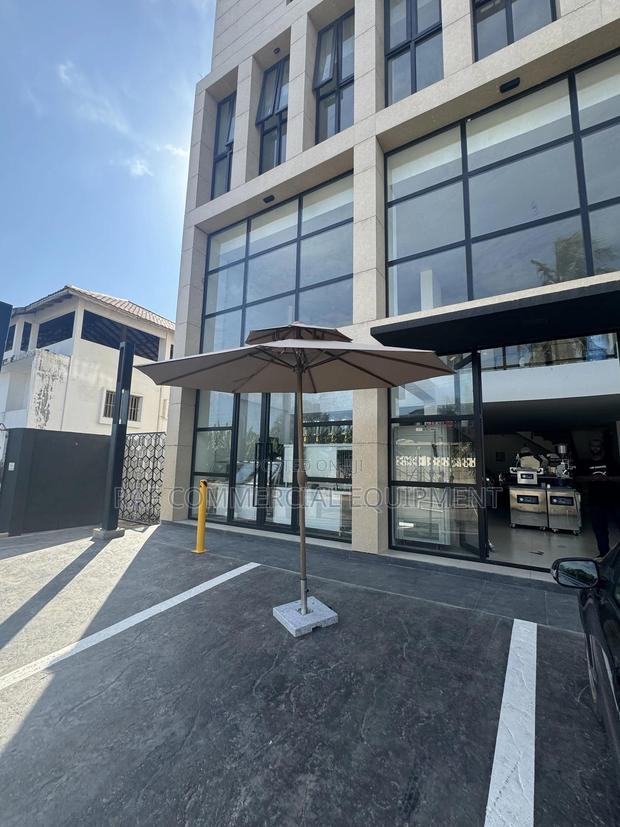 Beach Umbrella With Stone · Photo 2