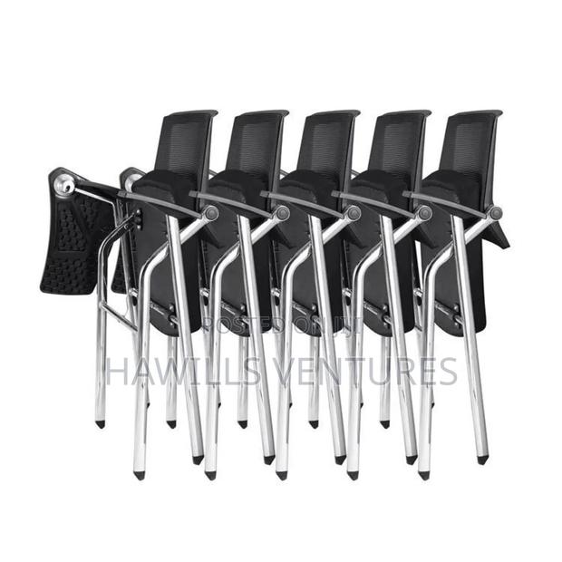 Students Study Foldable Chair · Photo 1