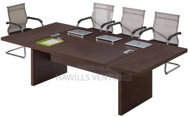 Comfrence Meeting Table · Photo 1