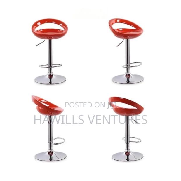 Plastic High Stool · Photo 1
