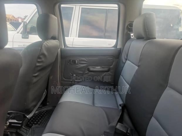 Nissan Hardbody 2013 White photo 2