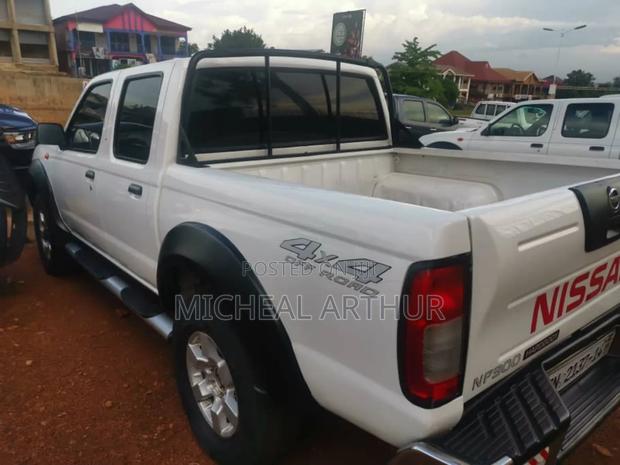 Nissan Hardbody 2013 White photo 3