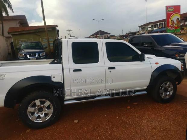 Nissan Hardbody 2013 White photo 4
