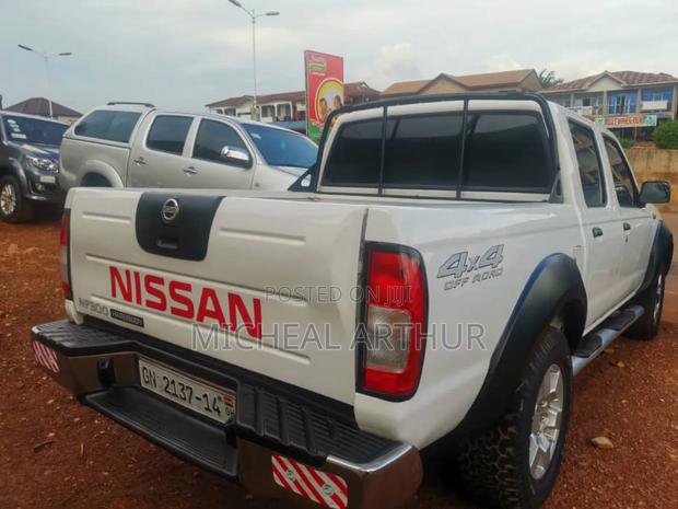 Nissan Hardbody 2013 White photo 5