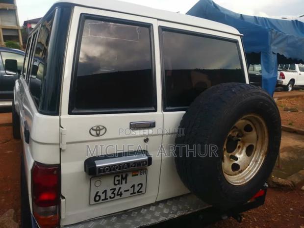 Toyota Land Cruiser 2016 White photo 2