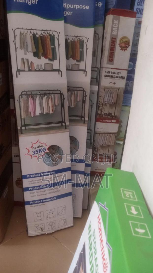Multifunctional Metal Garment Rack With Shelf · Photo 4