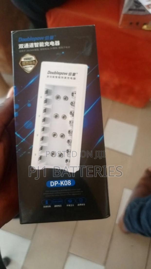 Rechargeable Battery Charger · Photo 2