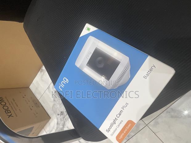 Spotlight Cam Plus Plug-In · Photo 2