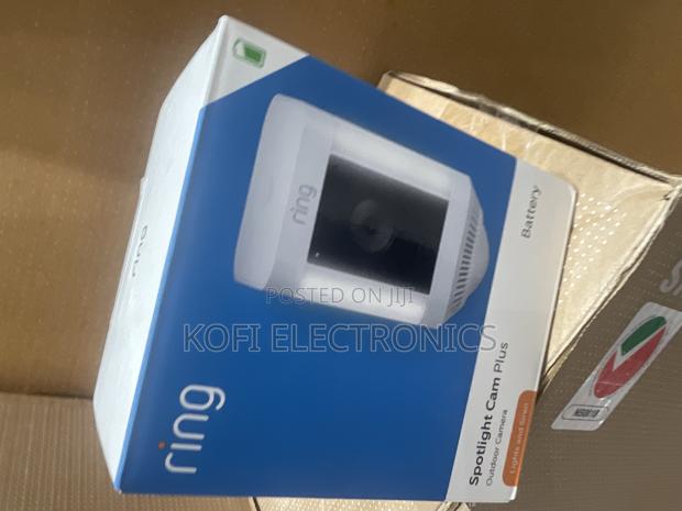Smart Ring - Spotlight Cam Plus Outdoor/Indoor Wireless · Photo 2