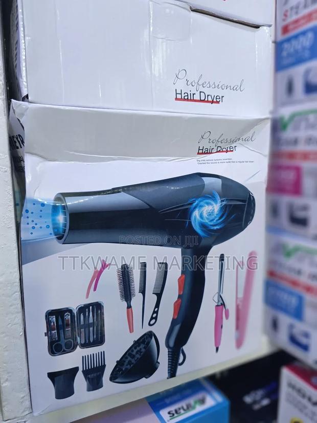Hair Dryer and Accessories · Photo 2