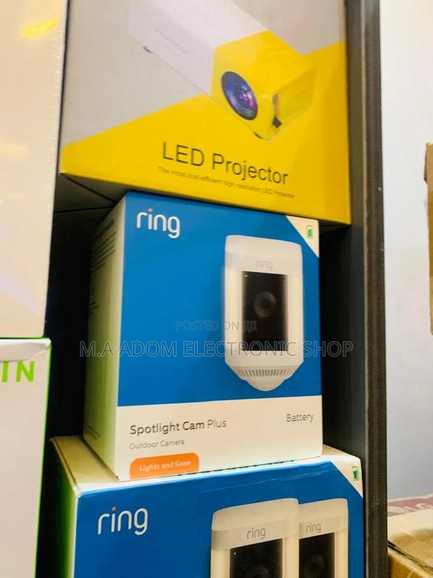 Spotlight Cam Plus Battery · Photo 2