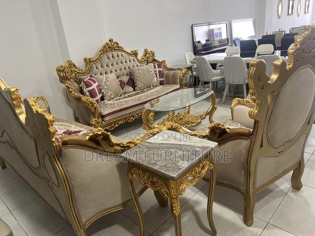 Durable Antique Sofa · Photo 2