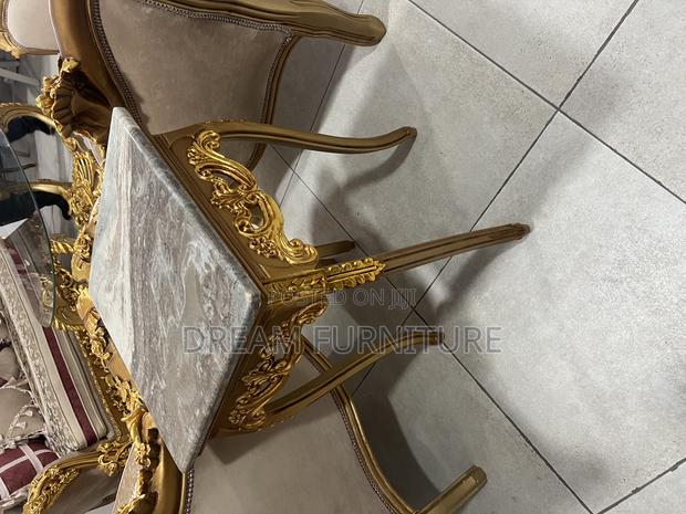 Durable Antique Sofa · Photo 4