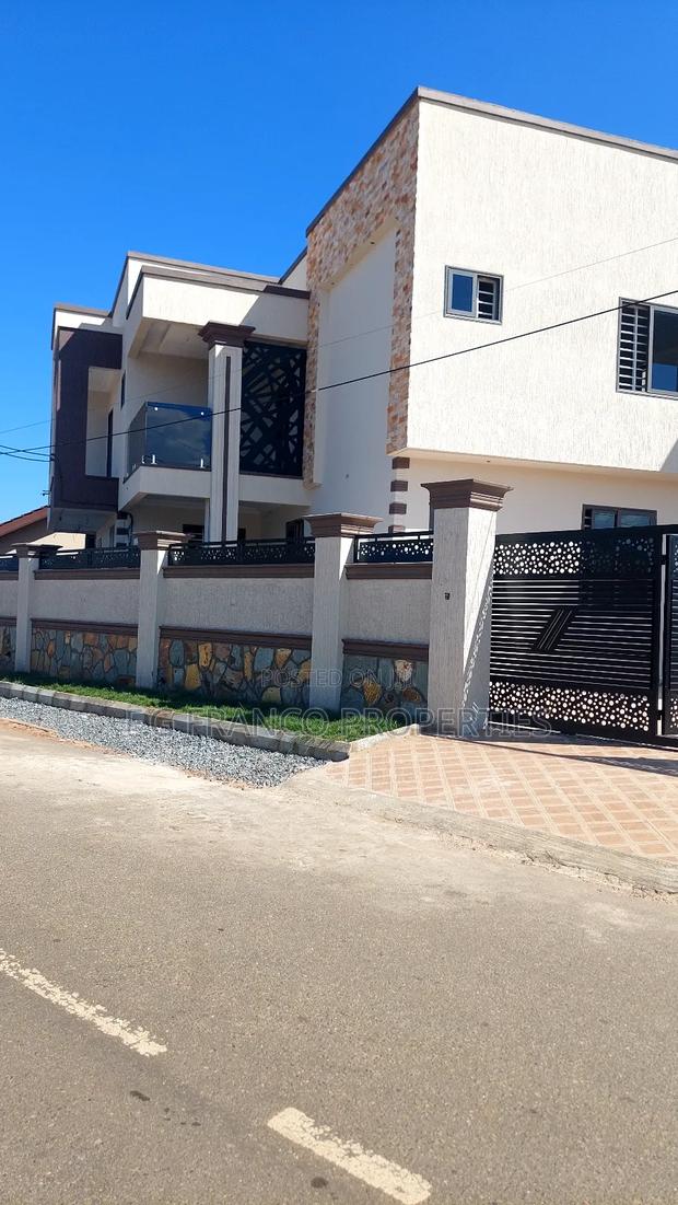 4bdrm House in Kg. Franco, Spintex for sale · Photo 1