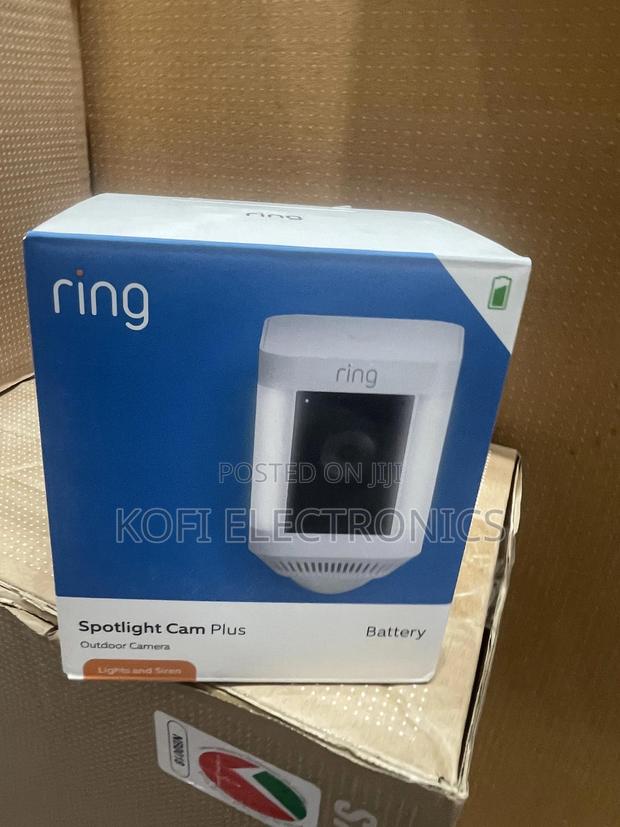 Surveillance Camera Ring - Spotlight Cam Plus Outdoor/Indoor · Photo 2