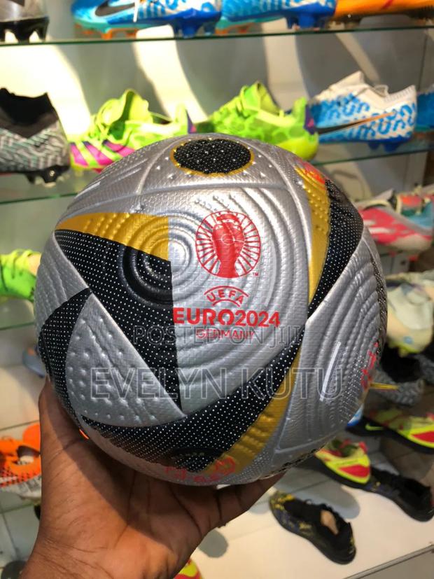 Quality Footballs · Photo 4