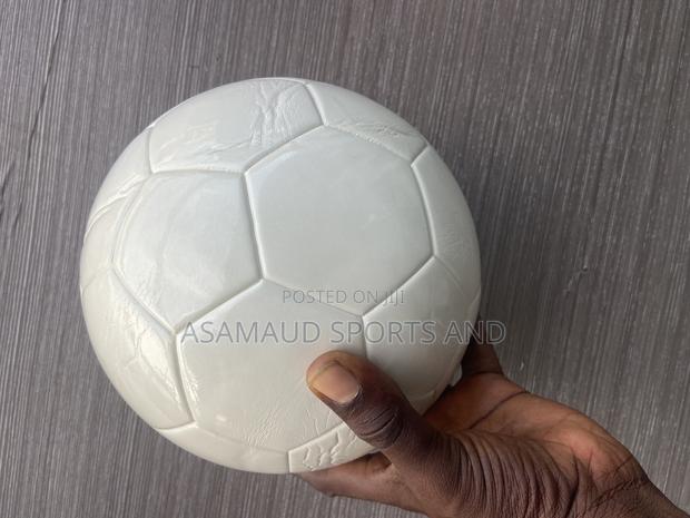 Original Plain Non Branded Football Available · Photo 4