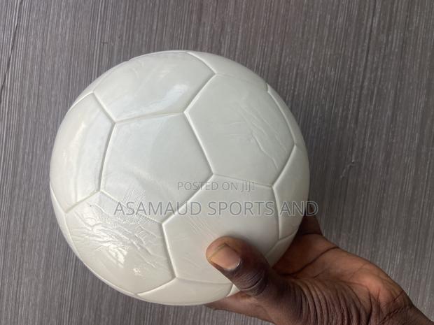 Original Plain Non Branded Football Available · Photo 3