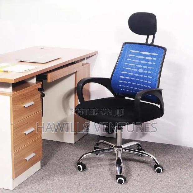 Modern Swivel Chair · Photo 1