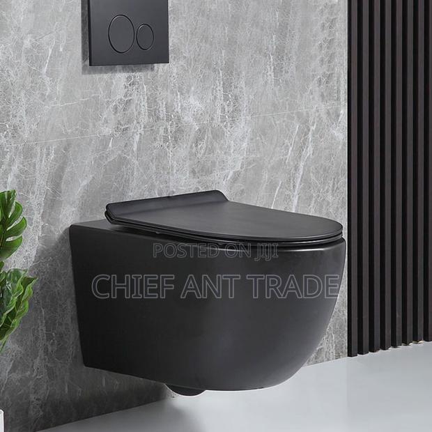 Hung Wc Pot. Toilet Seat Pot. Black · Photo 2