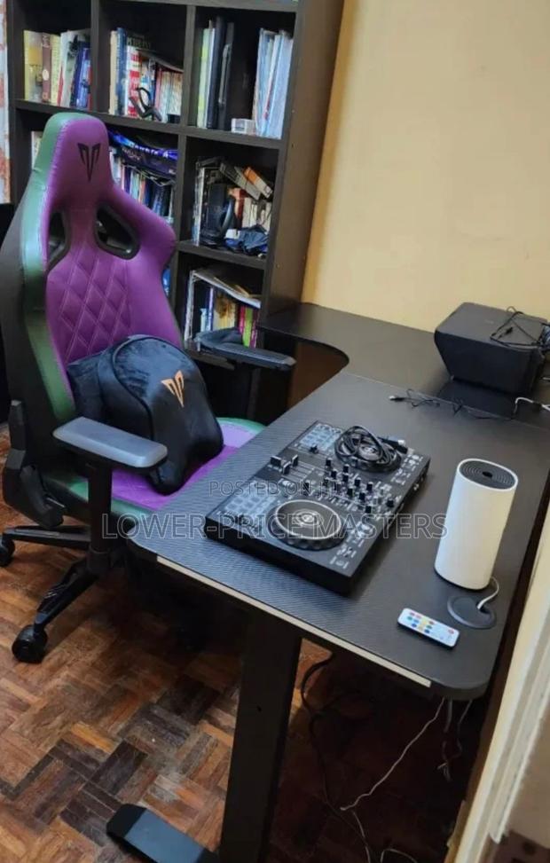 Gaming Table With RGB Light and Headset Holder · Photo 3