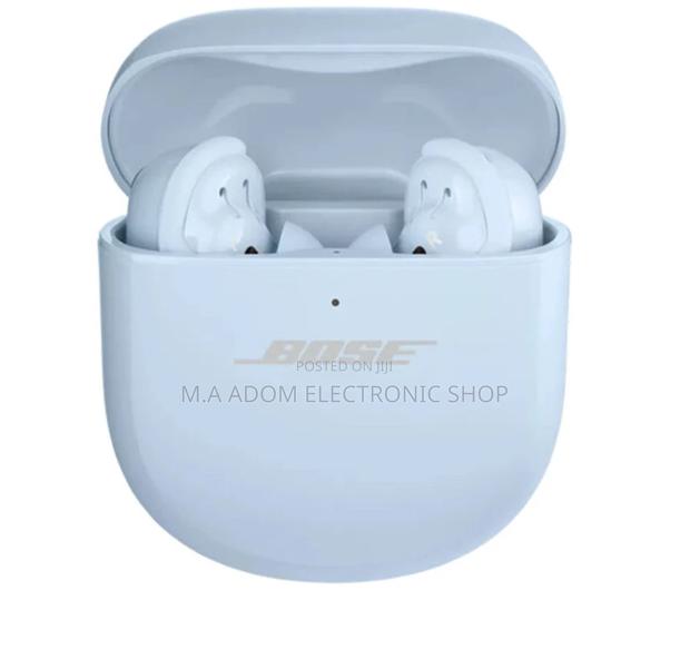 Bose Quietcomfort Ultra Earbuds Wireless in-Ear Headphones · Photo 2