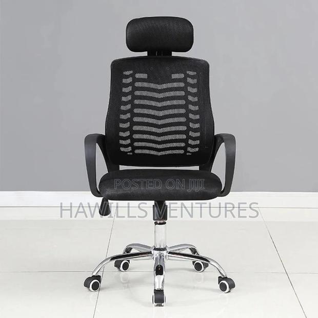 Office Standard Swivel Chair · Photo 1