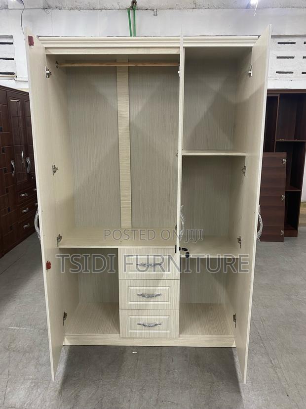 Quality Double Wardrobe · Photo 2