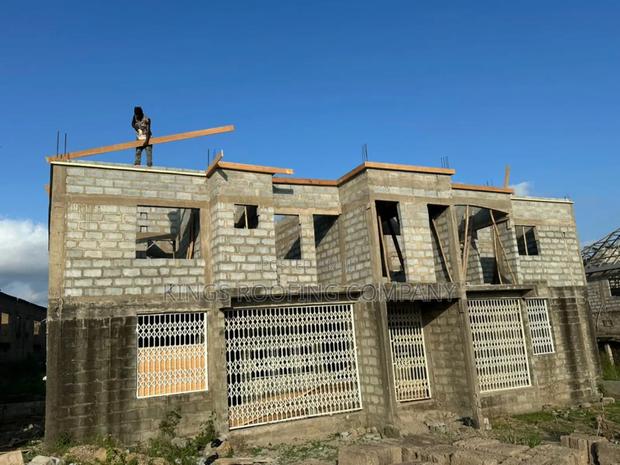 Construction of Concrete Parapet · Photo 4