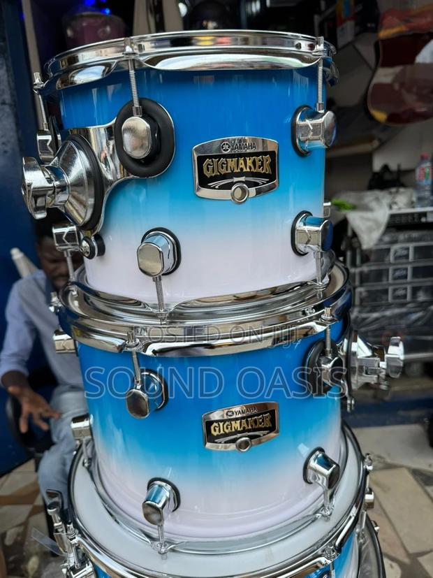 Yamaha Gigmaker 5-Piece Shell Pack Drum Blue Ice Glitter · Photo 3