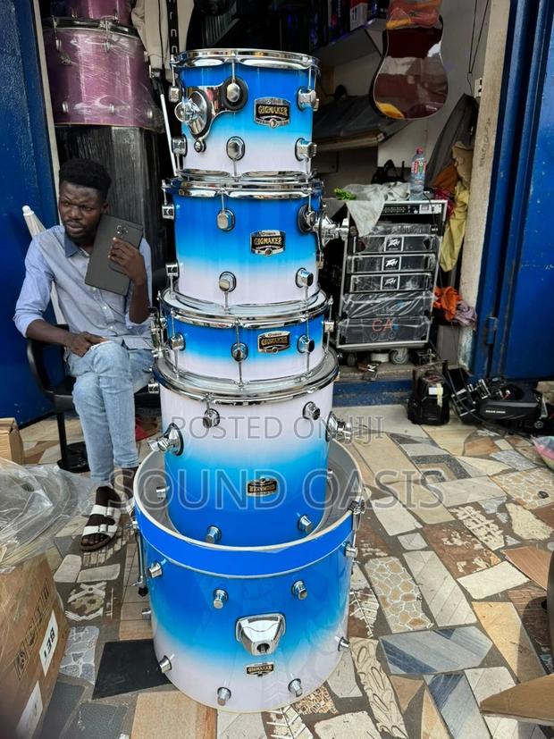 Yamaha Gigmaker 5-Piece Shell Pack Drum Blue Ice Glitter · Photo 4