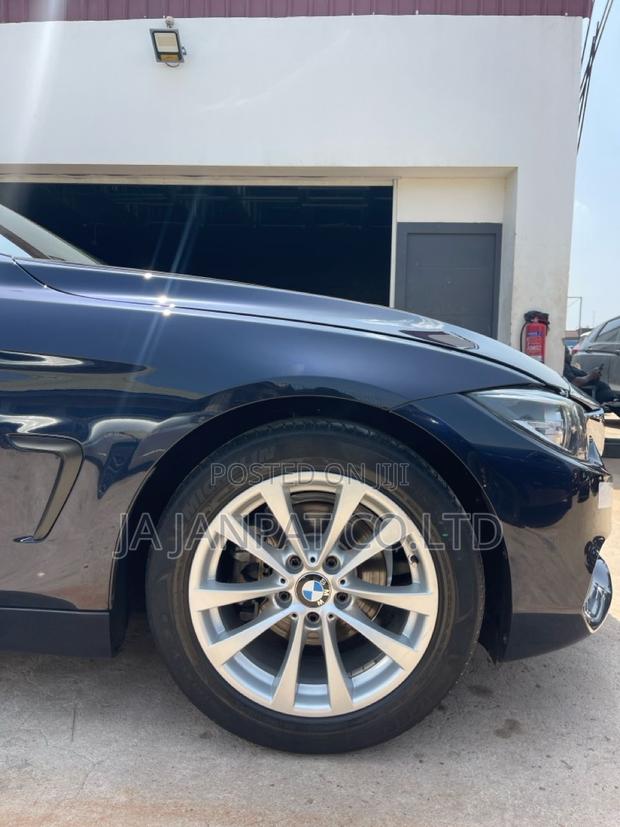 BMW 530i 2019 Blue photo 3
