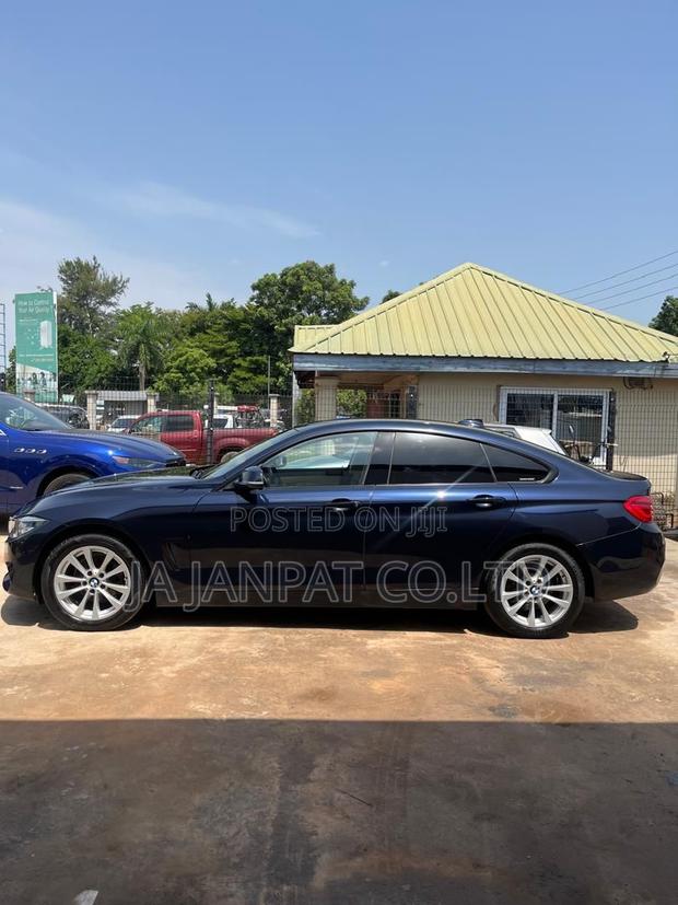 BMW 530i 2019 Blue photo 11