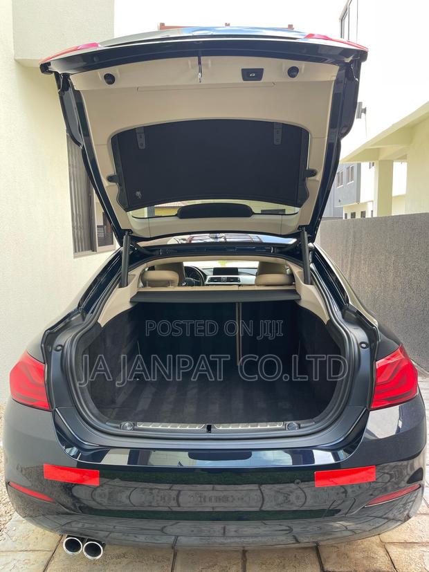 BMW 530i 2019 Blue photo 2
