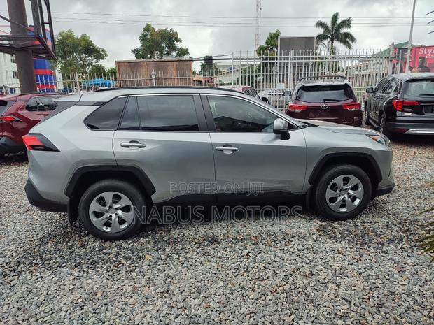 Toyota RAV4 LE AWD 2019 Silver