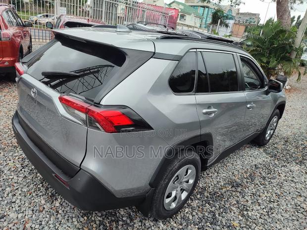 Toyota RAV4 LE AWD 2019 Silver